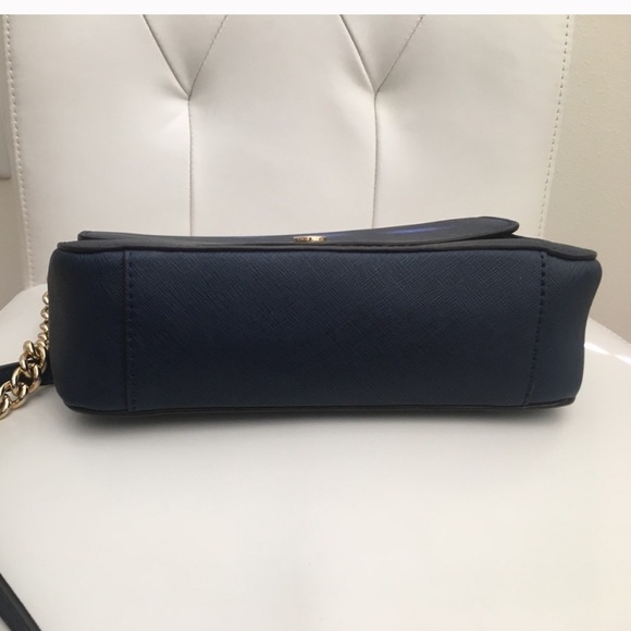 MICHAEL Michael Kors Jet Set Bag. Navy/ Gold - Picture 4 of 6